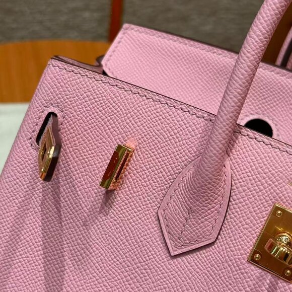 Classic Hermes Bag: A Stylish and Versatile Choice for Elegance - Picture 3 of 6